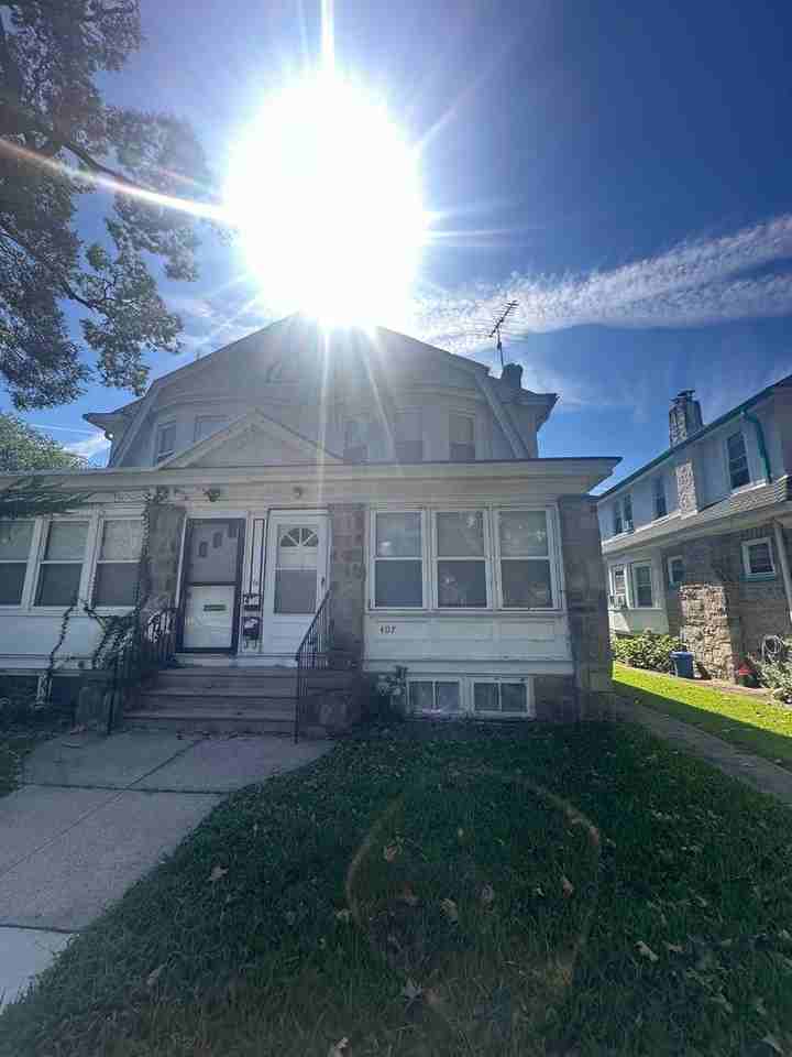 407 E 19th St - Photo 2 of 20