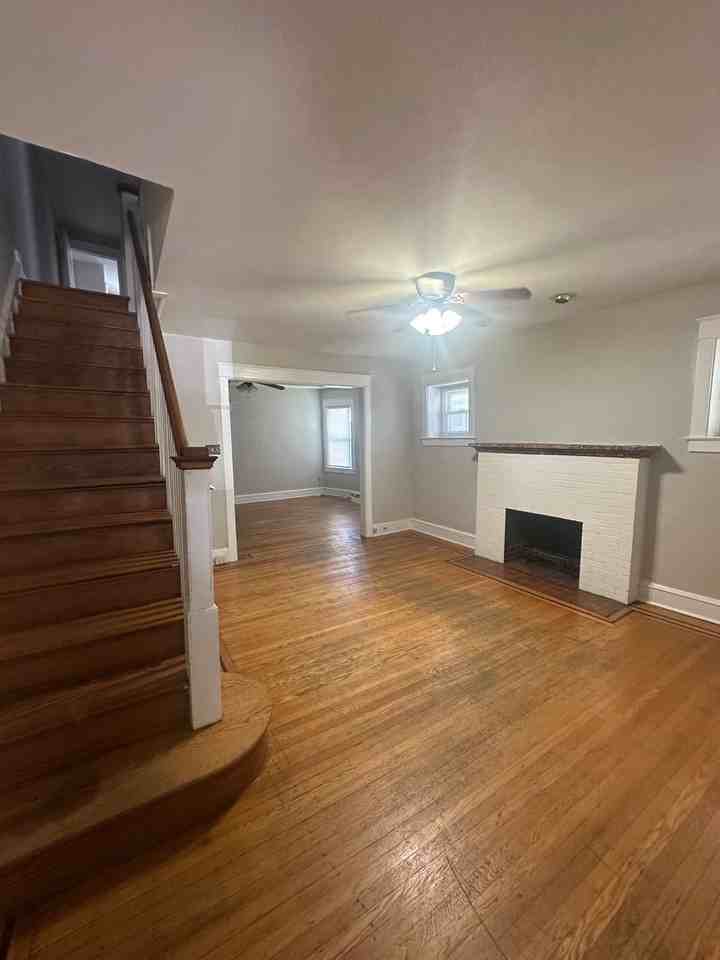 407 E 19th St - Photo 5 of 20