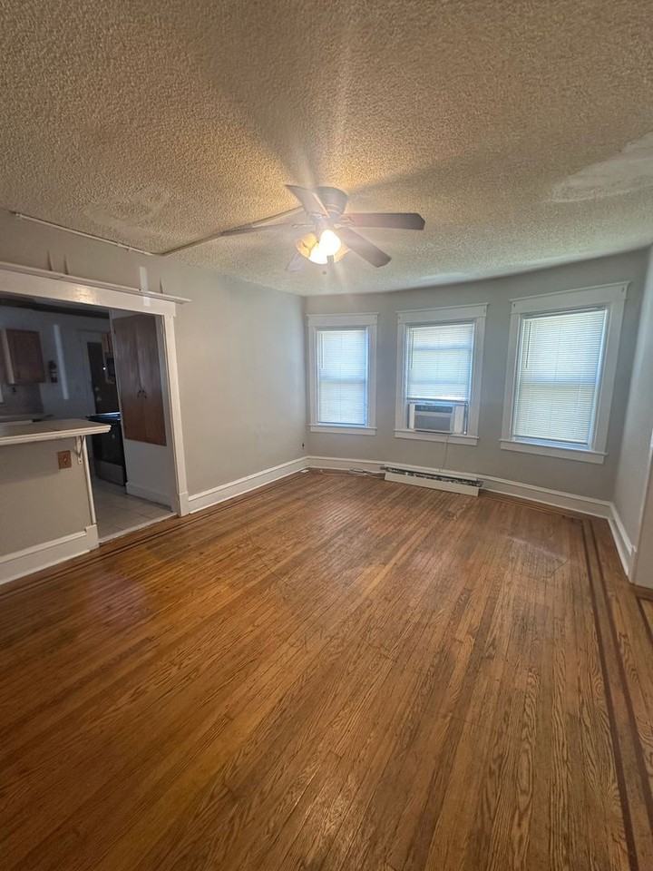 407 E 19th St - Photo 7 of 20