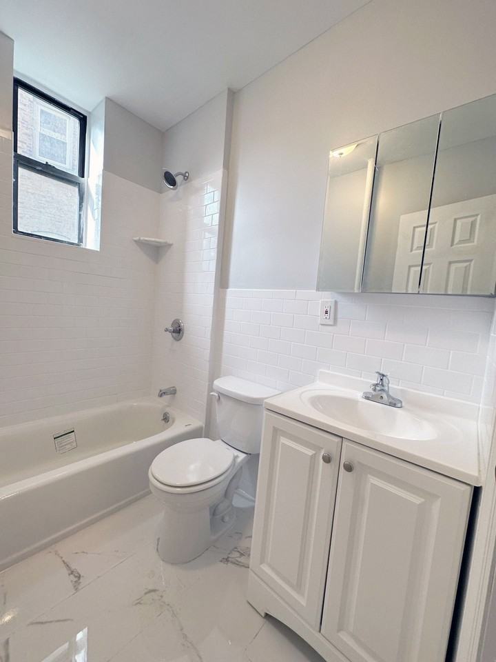 The Sherman Place Apartments - Photo 3 of 9