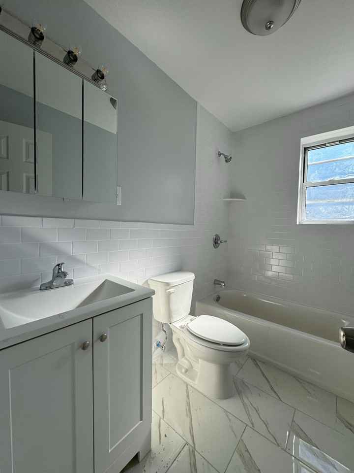 The Sherman Place Apartments - Photo 6 of 9