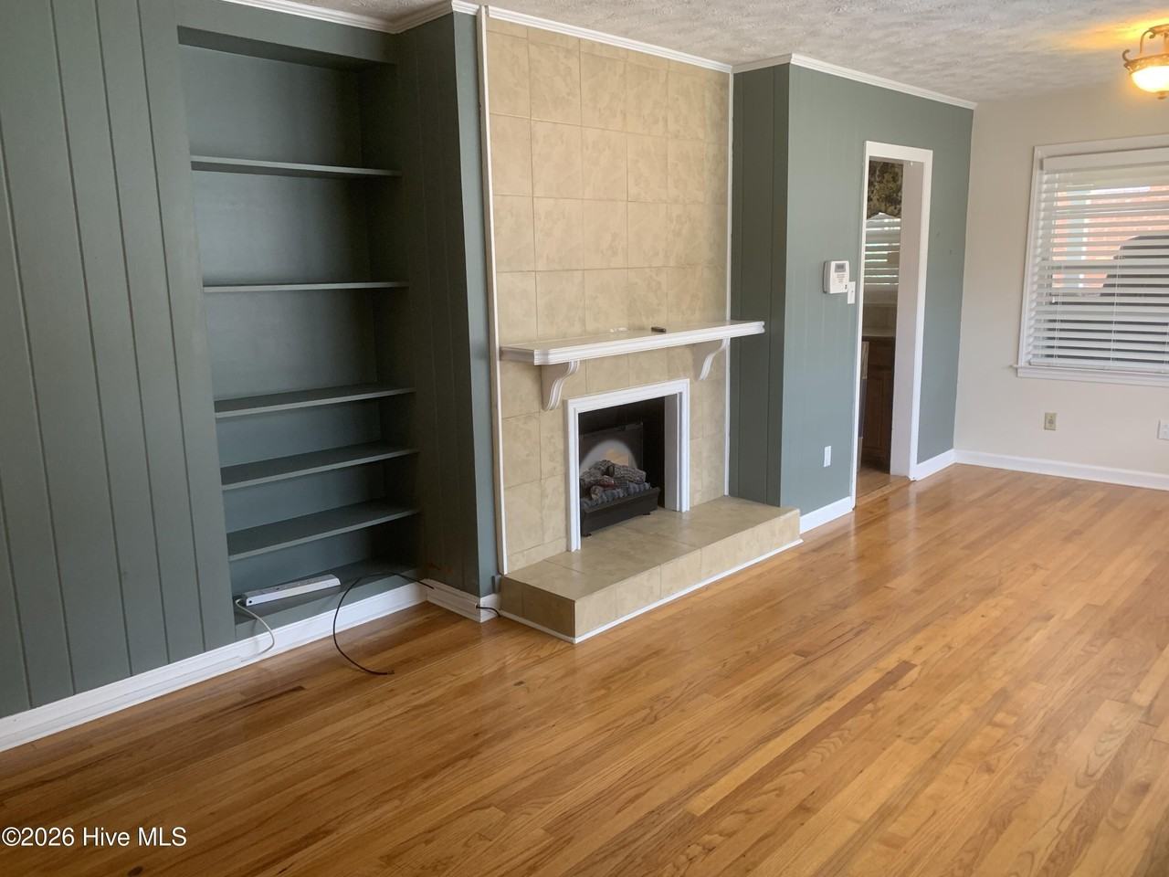 922 Papaya St - Photo 3 of 12