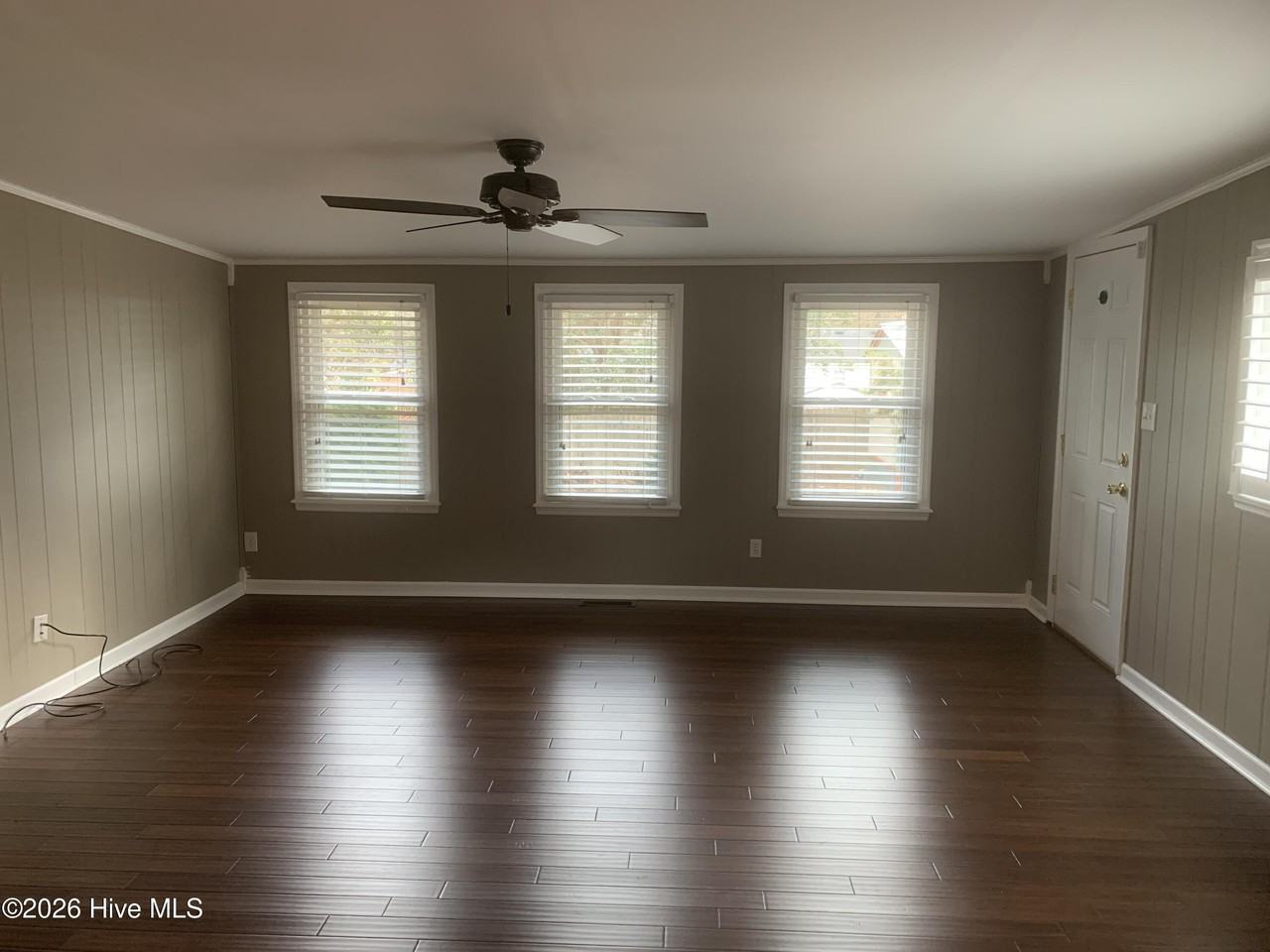 922 Papaya St - Photo 6 of 12