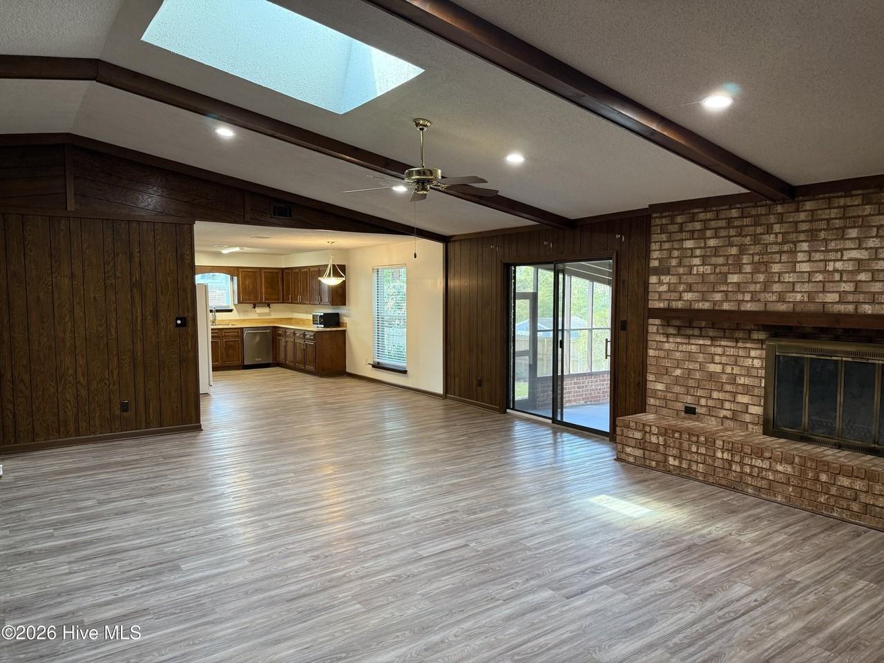 2044 Bridgewater Dr - Photo 3 of 28