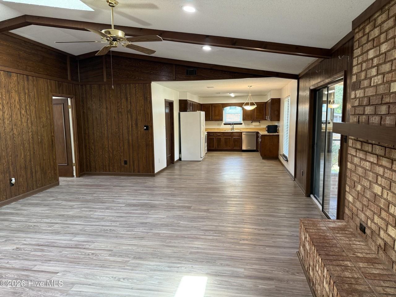 2044 Bridgewater Dr - Photo 4 of 28