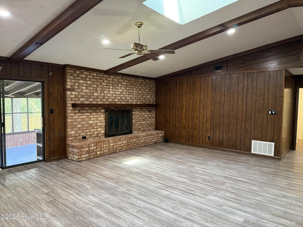 2044 Bridgewater Dr - Photo 5 of 28