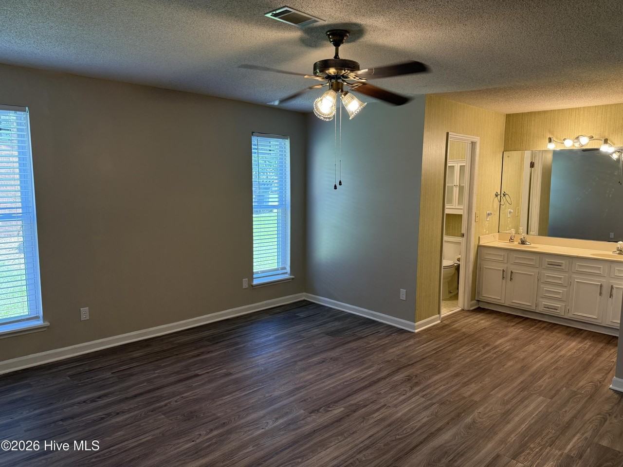 2044 Bridgewater Dr - Photo 7 of 28