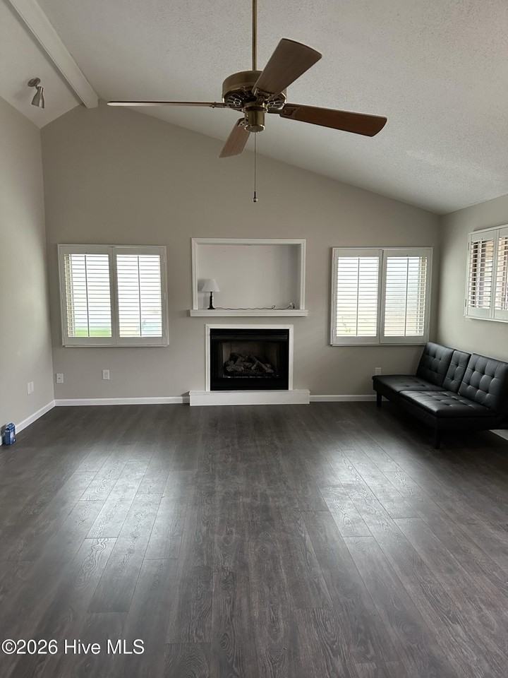 19 Quarterdeck Townes - Photo 2 of 13