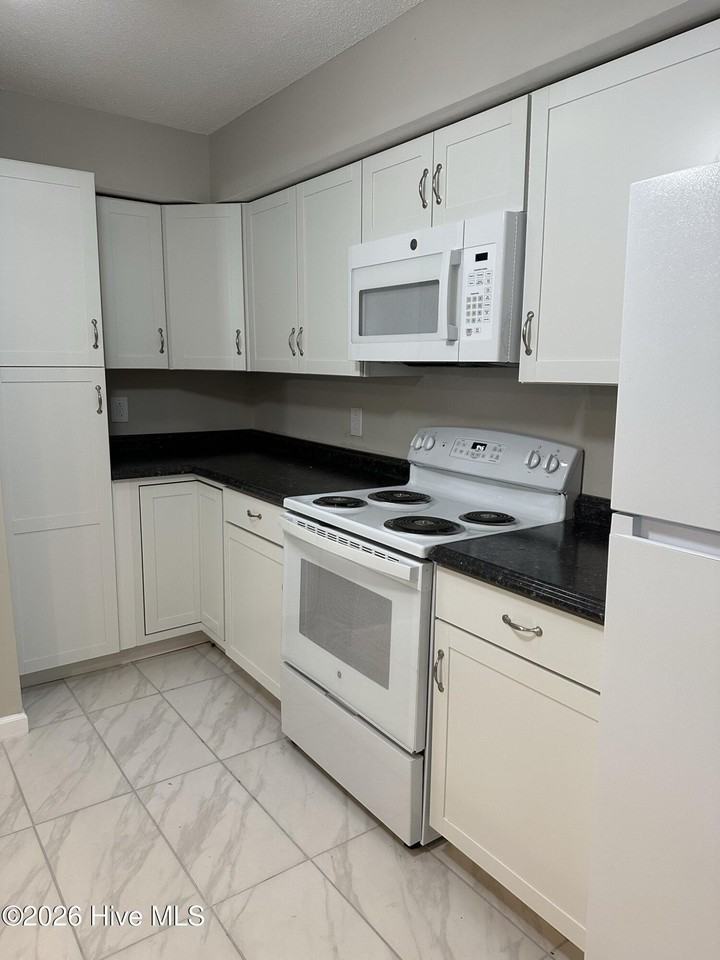 19 Quarterdeck Townes - Photo 3 of 13