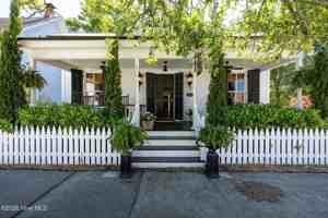 featured image of 104 N 10th St
