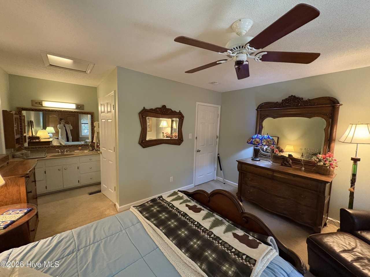 1004A Kings Way - Photo 4 of 12