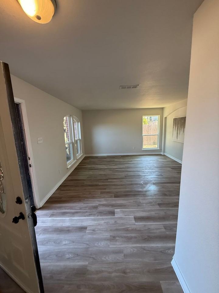 322 Ashley Oak Ln - Photo 2 of 15
