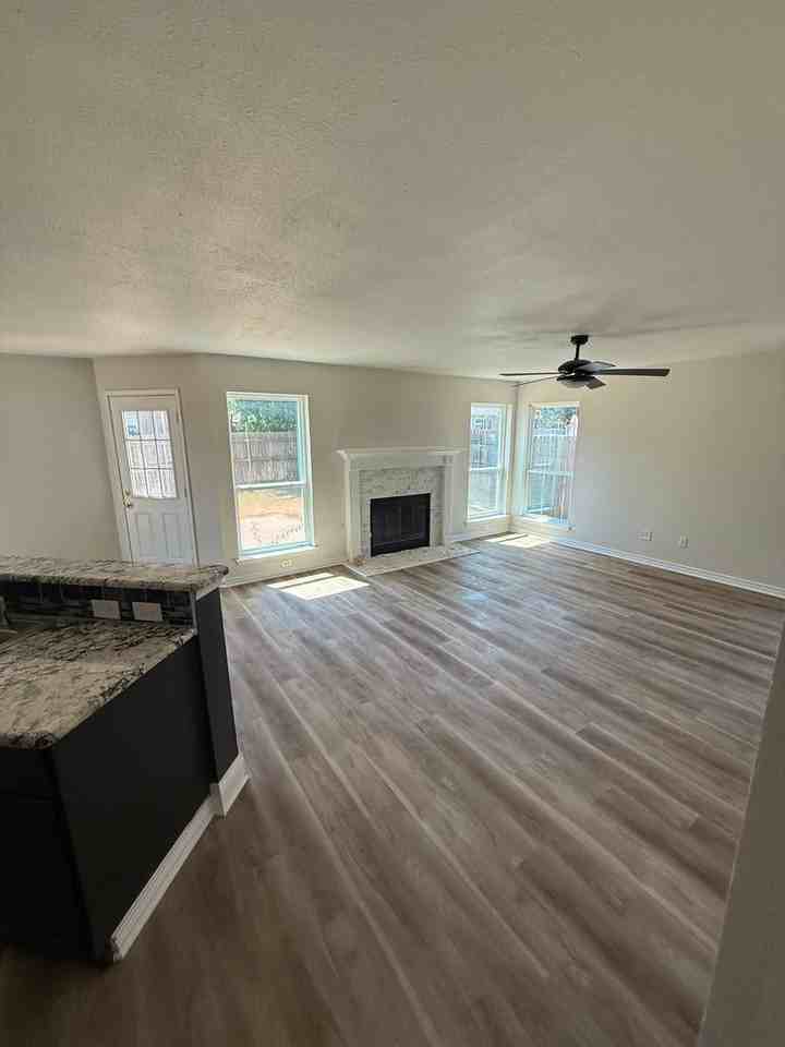 322 Ashley Oak Ln - Photo 3 of 15