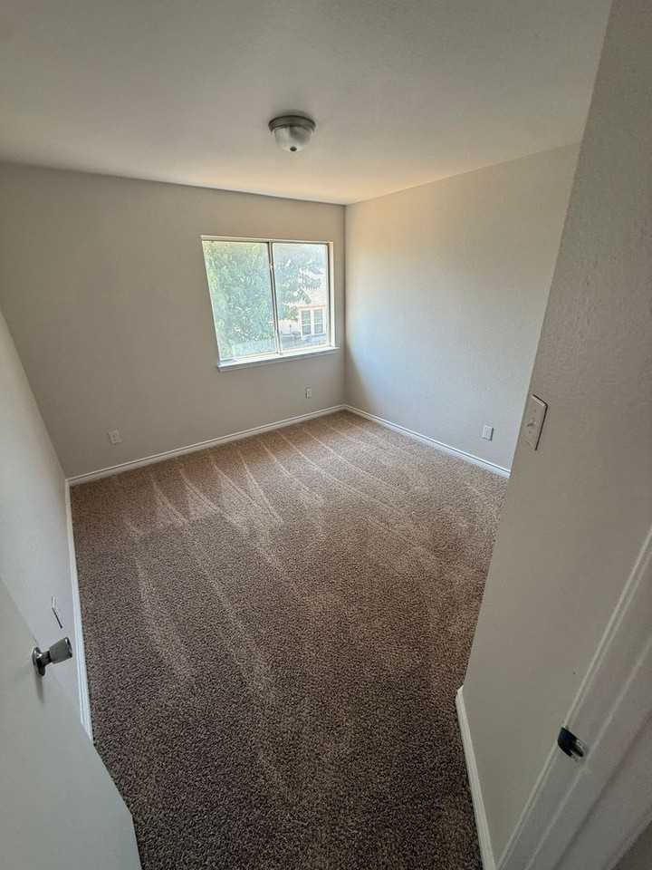 322 Ashley Oak Ln - Photo 7 of 15