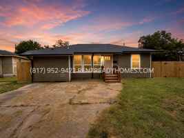 featured image of 10433 N Oswego St