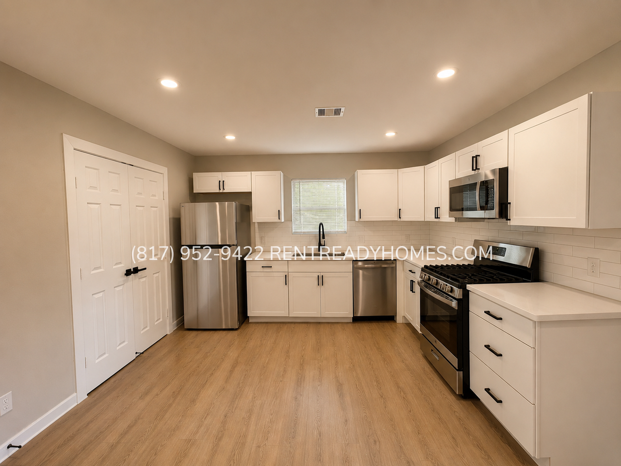 10433 N Oswego St - Photo 2 of 9