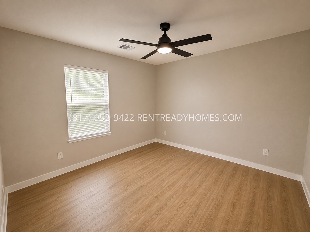 10433 N Oswego St - Photo 5 of 9