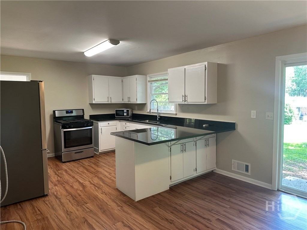 55 Caroline Ave - Photo 4 of 15