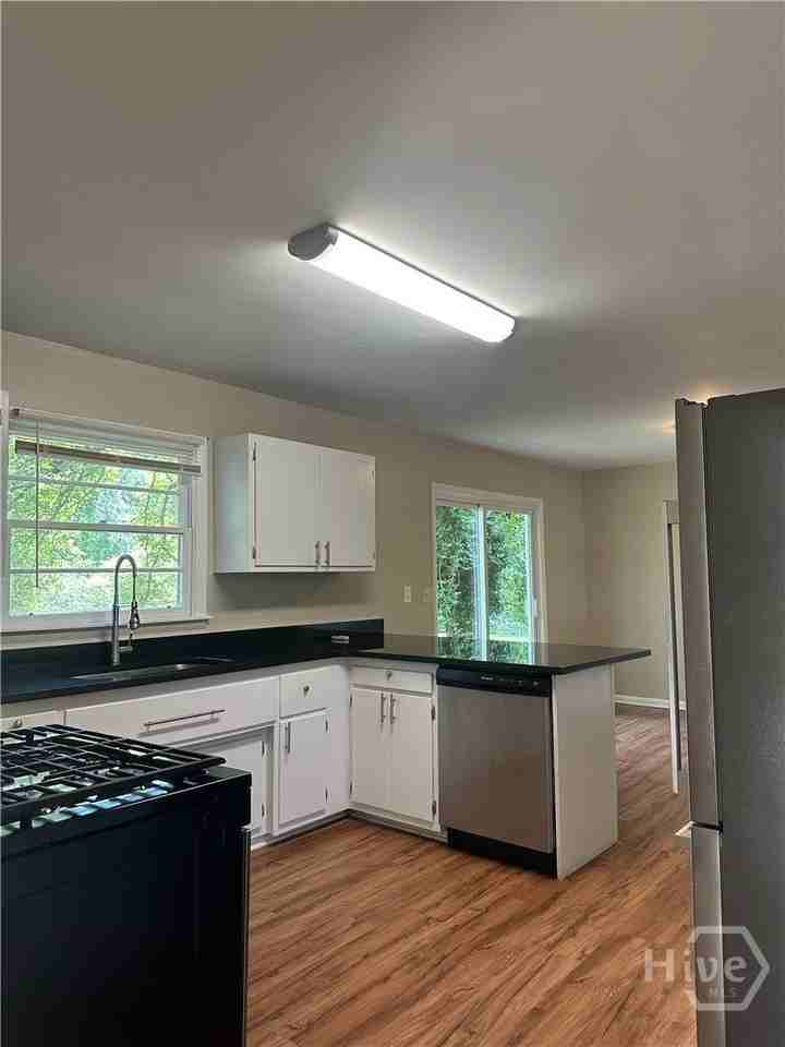 55 Caroline Ave - Photo 5 of 15