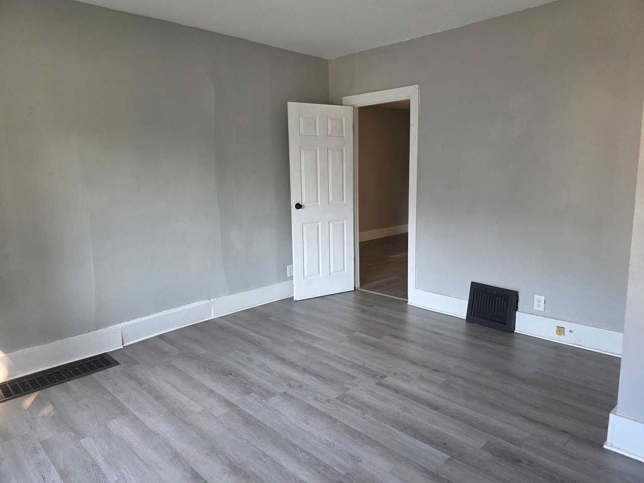 1339 Dunham St - Photo 3 of 10