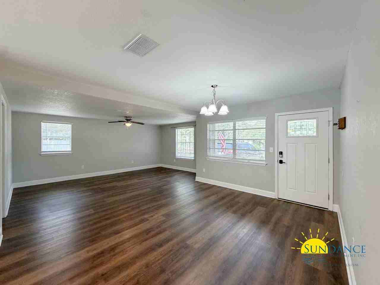 4 Spencer Ct - Photo 3 of 34