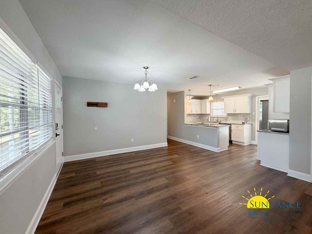 4 Spencer Ct - Photo 5 of 34