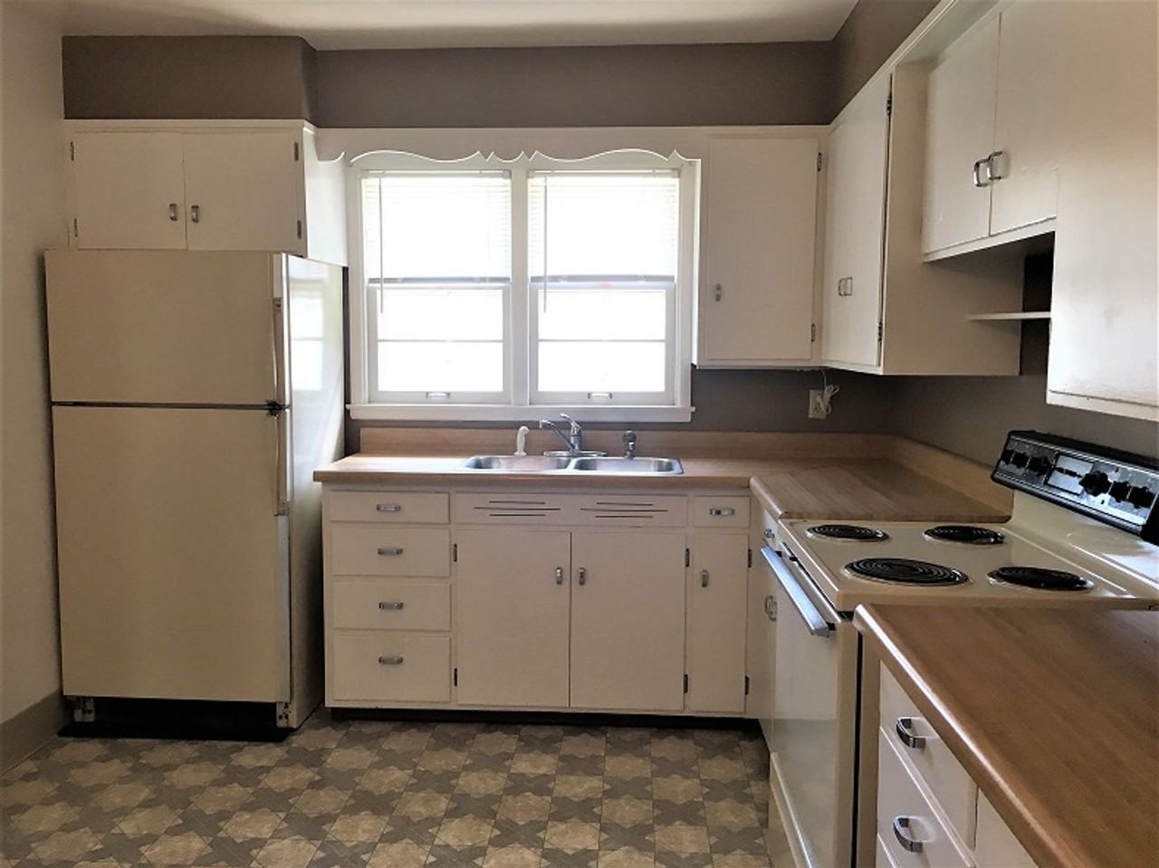 1215 S Willow Ave - Photo 3 of 9