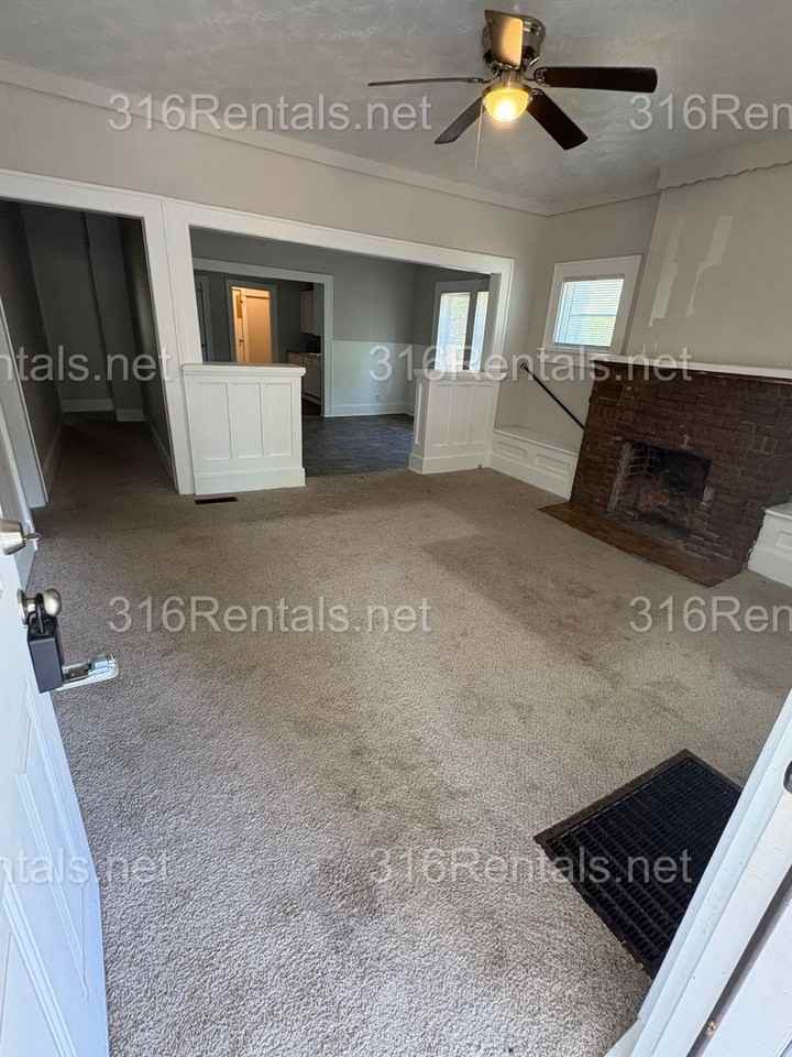 257 N Poplar Ave - Photo 3 of 13