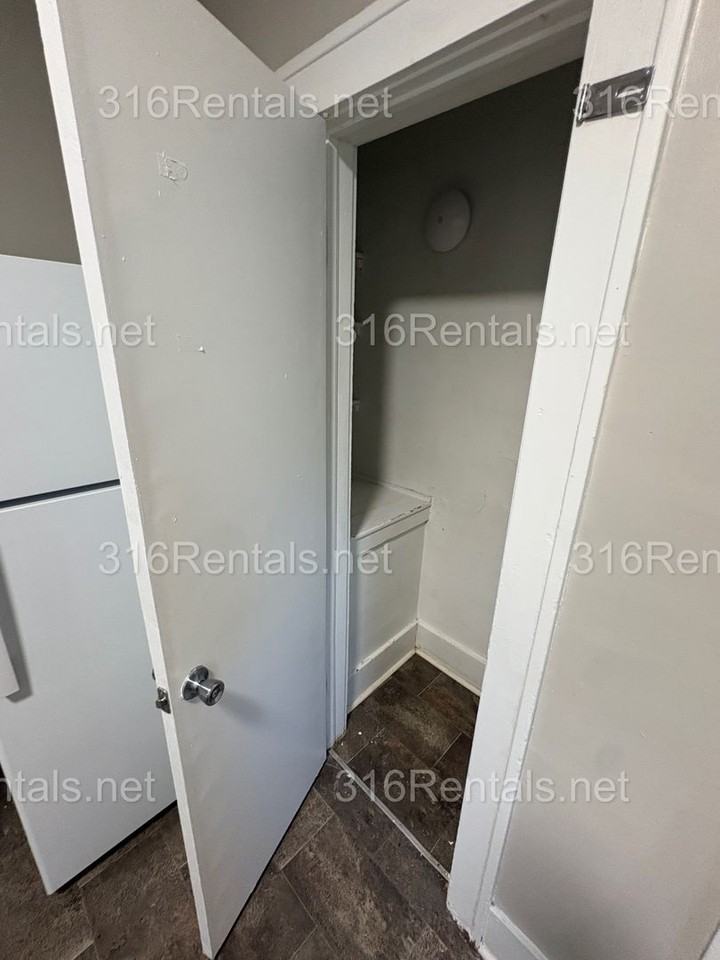 257 N Poplar Ave - Photo 6 of 13
