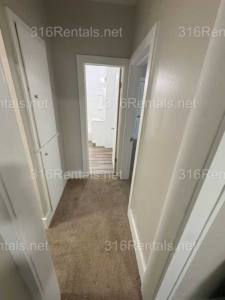 257 N Poplar Ave - Photo 7 of 13