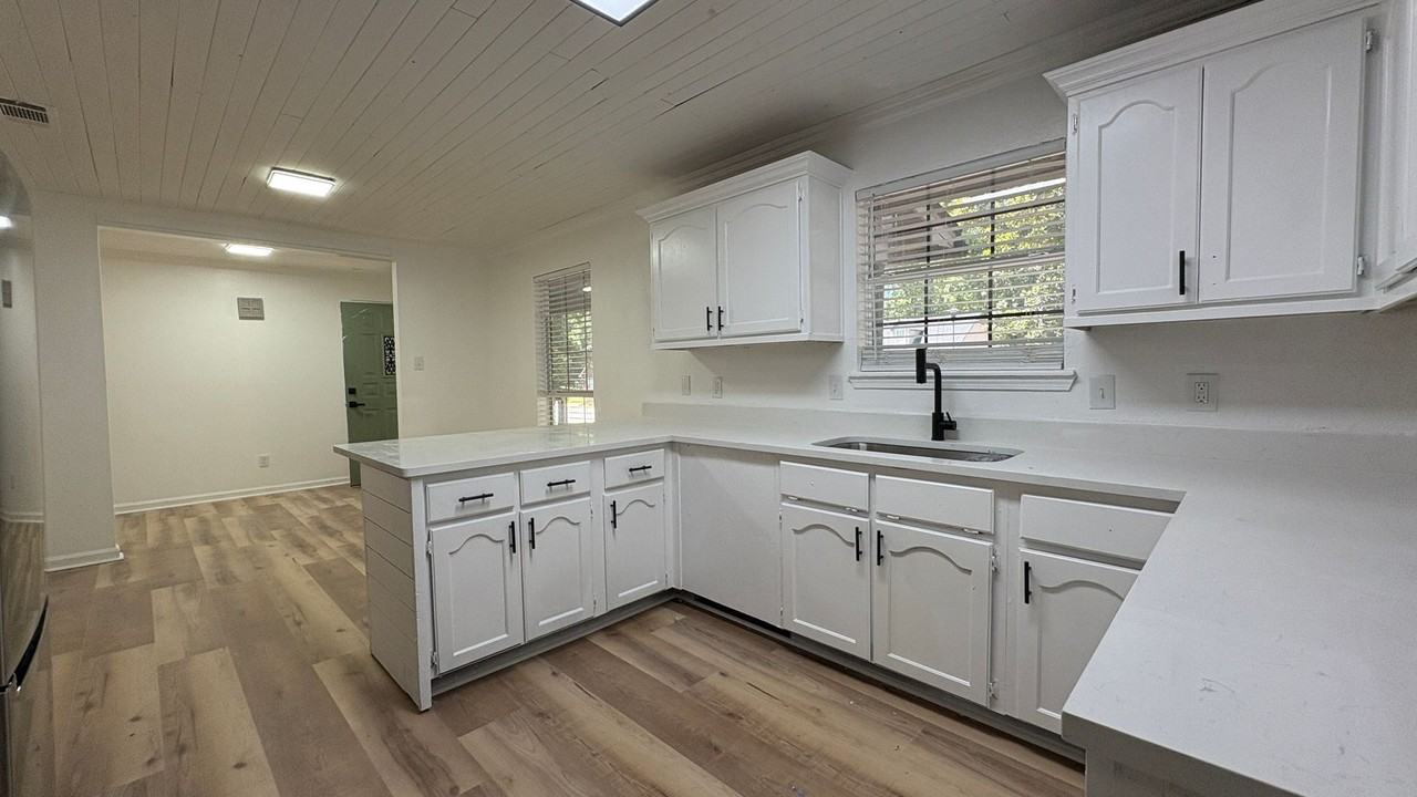 2312 Coraltree Dr - Photo 5 of 16