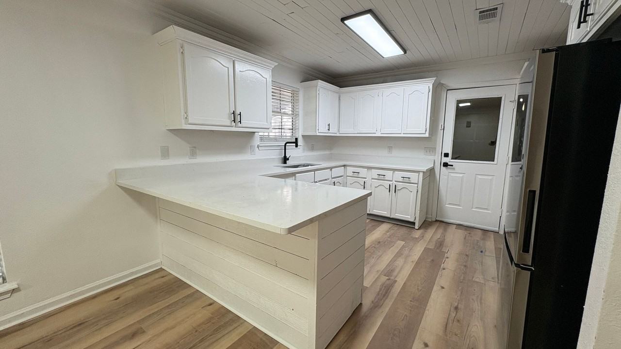 2312 Coraltree Dr - Photo 6 of 16