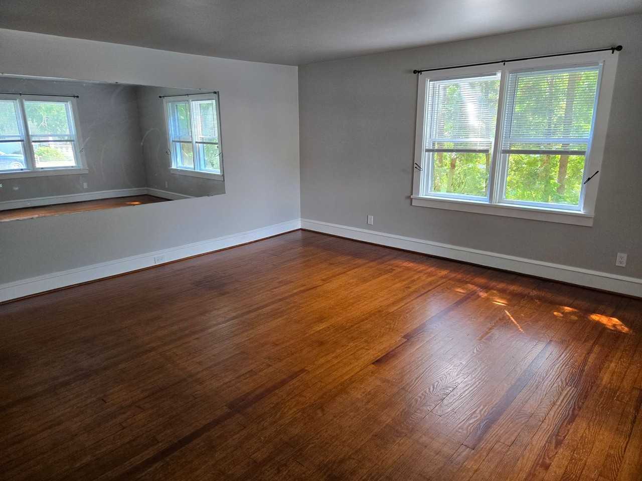 1240 Manor St - Photo 3 of 21