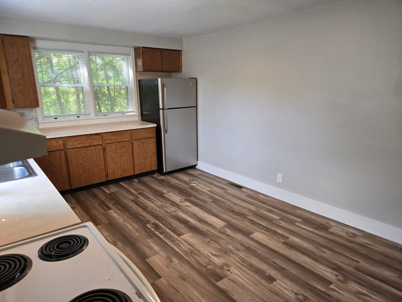 1240 Manor St - Photo 5 of 21