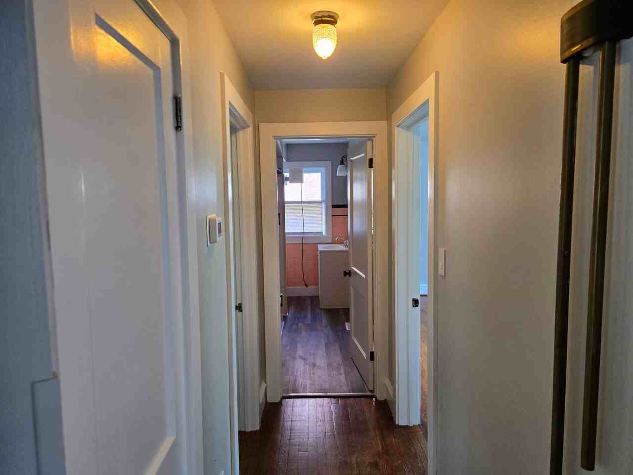 1240 Manor St - Photo 6 of 21