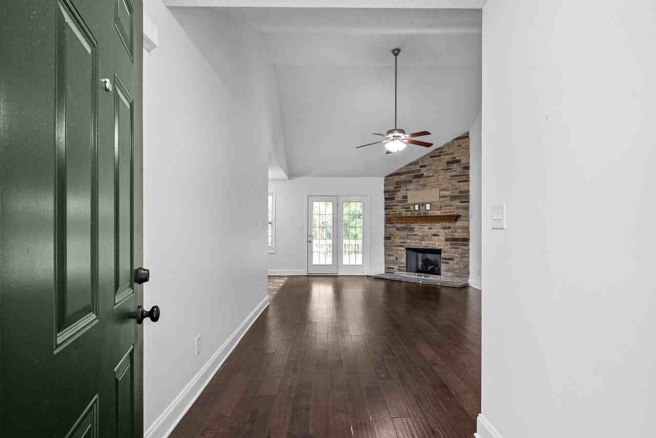 544 Magnolia Dr - Photo 3 of 24
