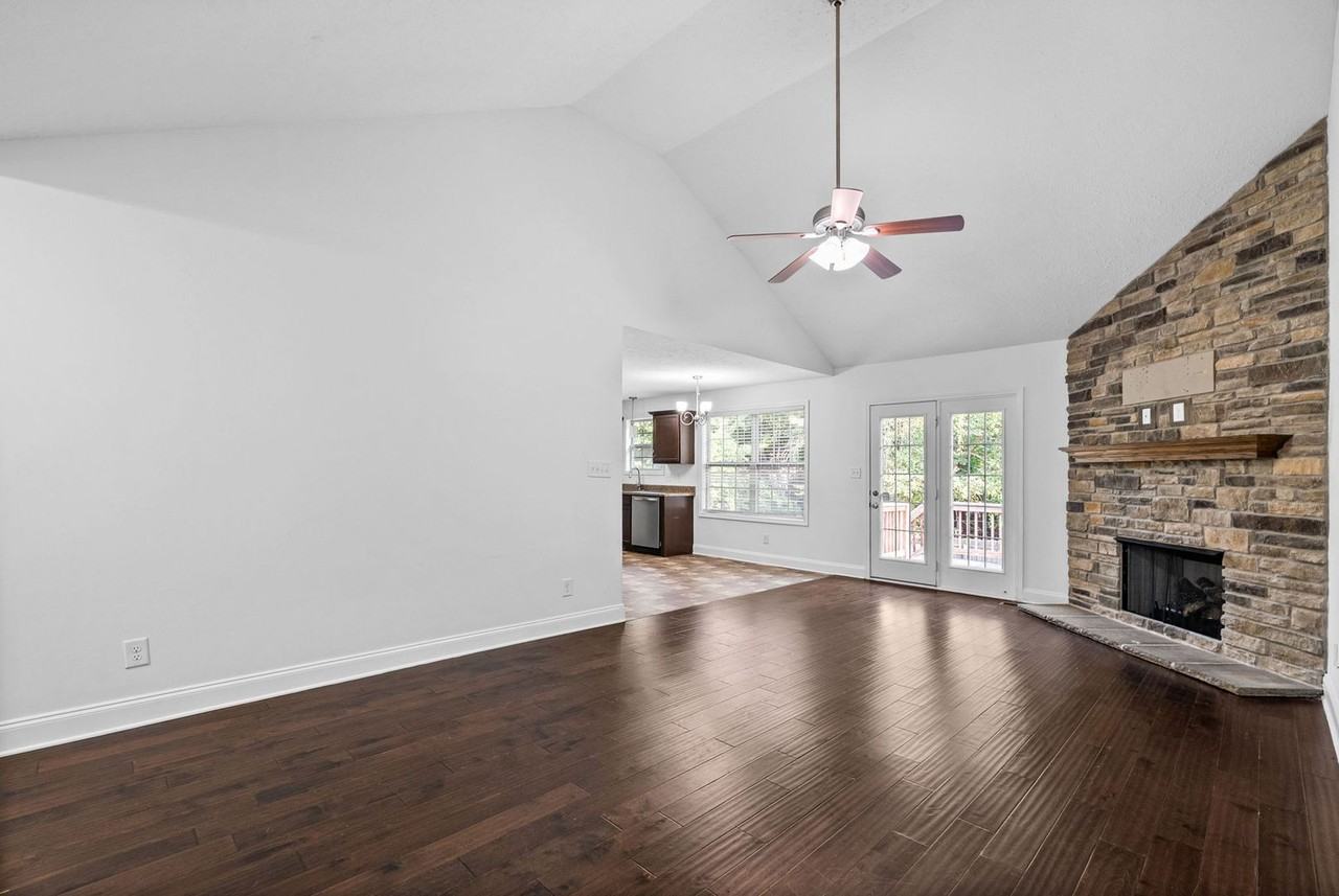 544 Magnolia Dr - Photo 4 of 24