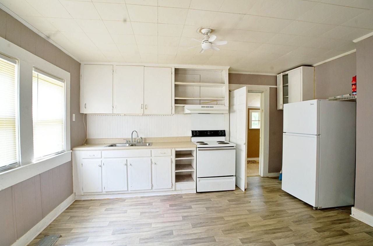 402 402 Madison Avenue SW - Photo 2 of 10