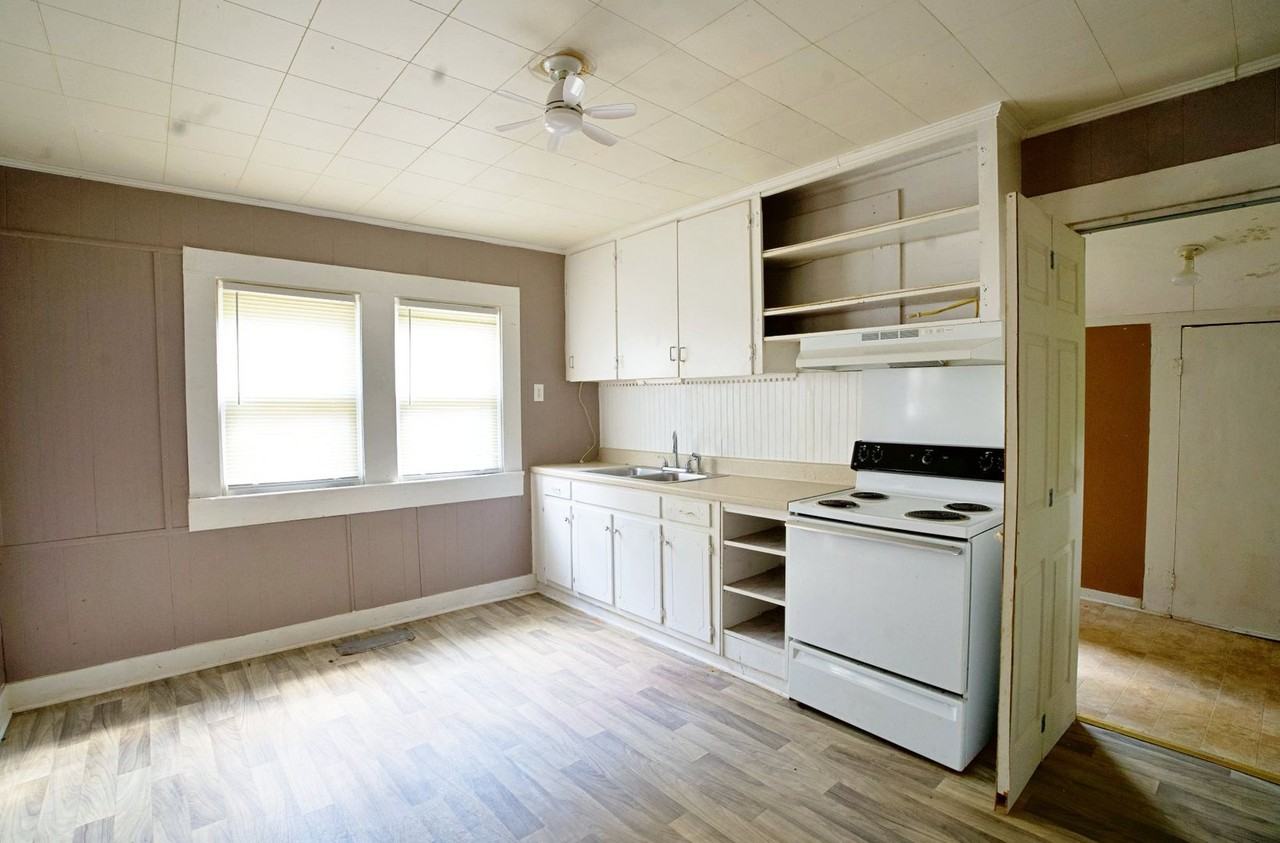 402 402 Madison Avenue SW - Photo 3 of 10
