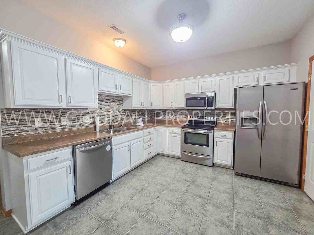 2146 Ridgeview Cir - Photo 3 of 16