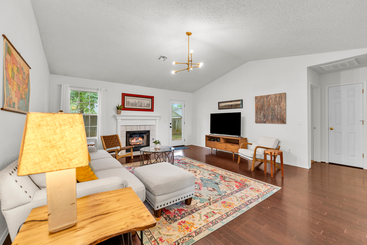 4245 W Patrick St - Photo 4 of 30