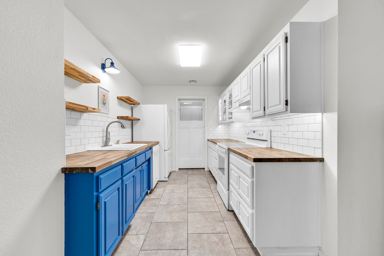 4245 W Patrick St - Photo 7 of 30