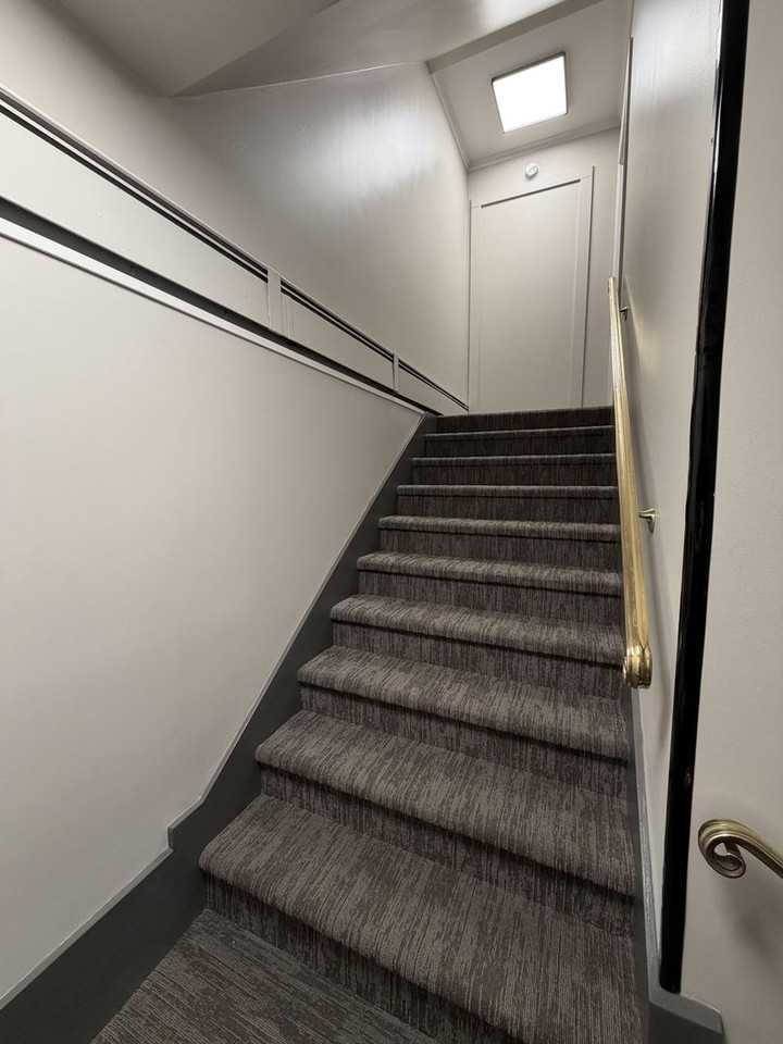 107 1/2 N Warren Ave - Photo 2 of 9