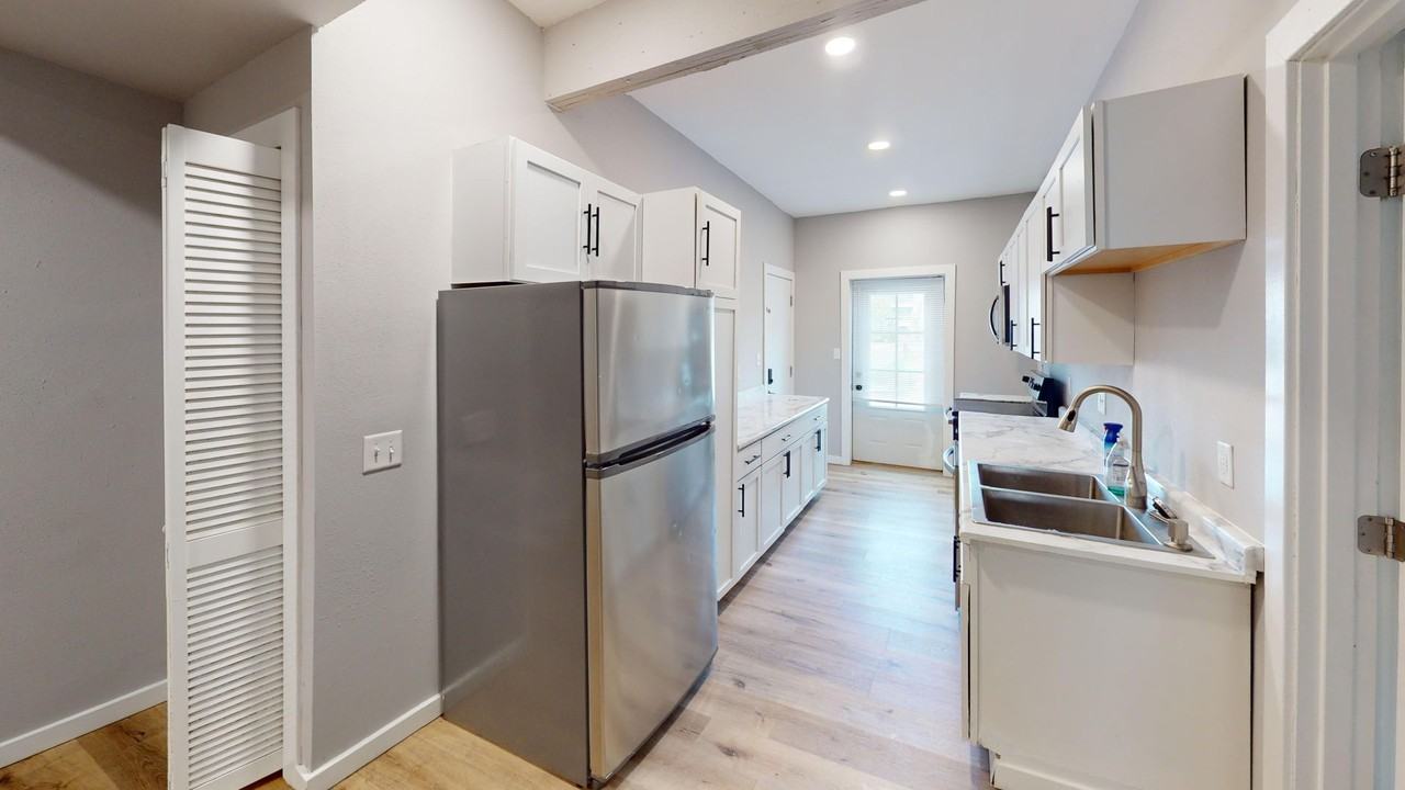 5931 Maple Ave - Photo 2 of 13