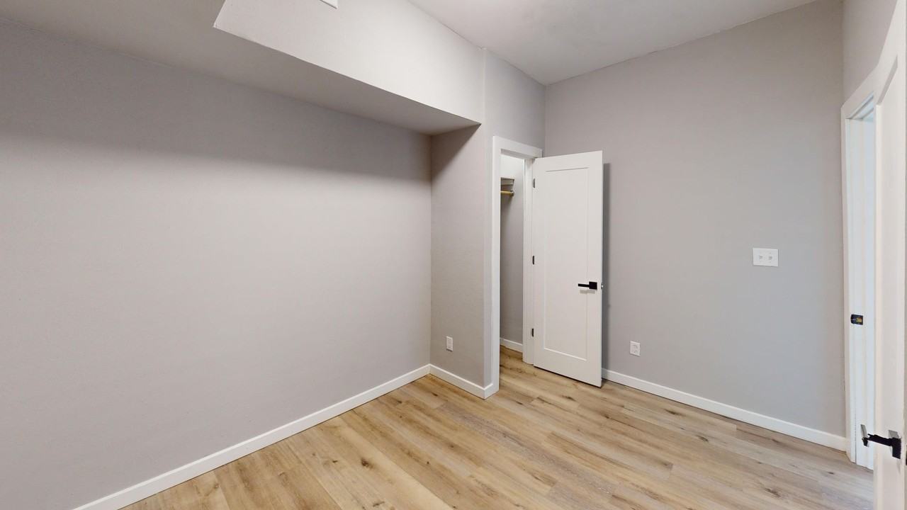 5931 Maple Ave - Photo 7 of 13