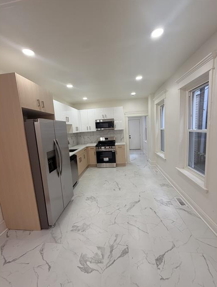 239 N 59th St - Photo 3 of 15