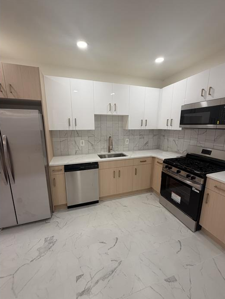239 N 59th St - Photo 4 of 15