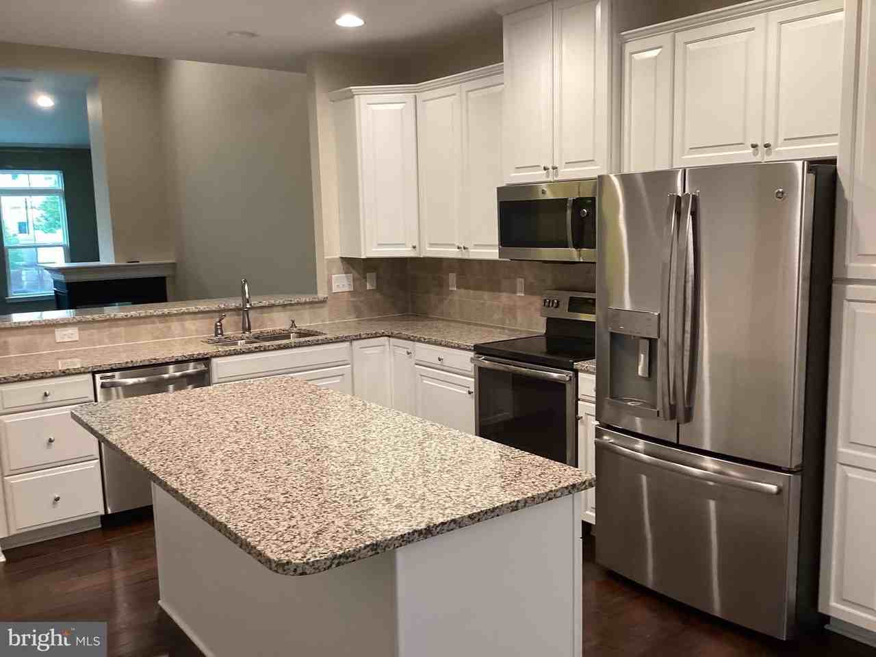 31400 Falmouth Way - Photo 3 of 10