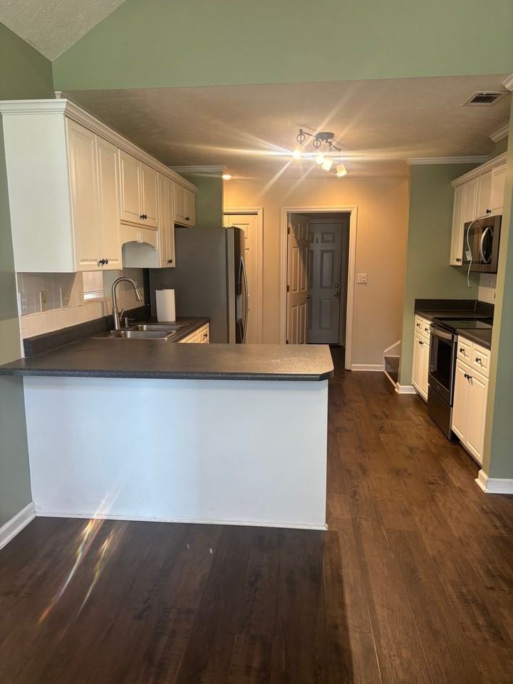 549 Calbrieth Way - Photo 3 of 11