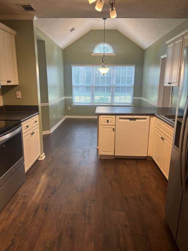 549 Calbrieth Way - Photo 4 of 11
